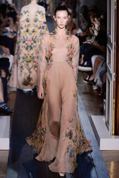 Look 19
